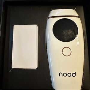 Nood the flasher white with charger and book like new